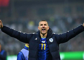 Edin Dzeko, Bosna Hersek'teki çocuklara bir mektup yazdı