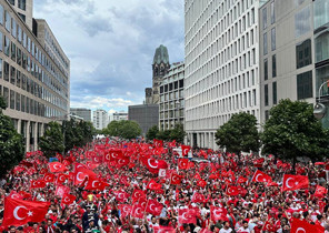 Türk taraftarlar, Vancouver sokaklarında maç saatini bekliyor!