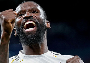 Real Madrid, sözleşme uzattığını duyurdu