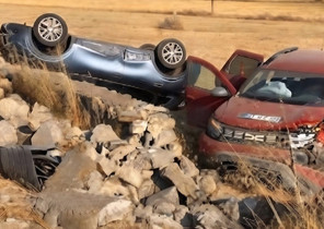 Afyonkarahisarda iki otomobil çarpıştı: 2 ölü, 4 yaralı