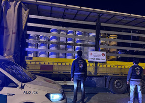 İzmirde dev kaçak tütün baskını: 125,4 milyon TLlik malzeme ele geçirildi