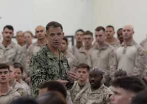 CENTCOM Komutanı Cooper, Hürmüz Boğazı’nda uçtu
