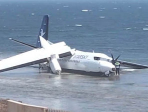 Somaliden kalkan uçak okyanusa indi