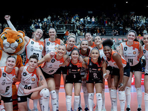 Eczacıbaşı Dynavit, evinde set vermeden galip