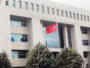 Hırsız memur altınları çaldı