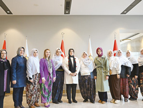 Zeynep Güneş’e destek... 100 beyaz tülbentli grup toplantısında