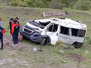 Öğrenci servisi devrildi: 3 ölü, 7 yaralı