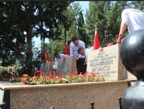Gemlik Açık Ceza İnfaz Kurumu hükümlü ve personelinden şehitlik ziyareti