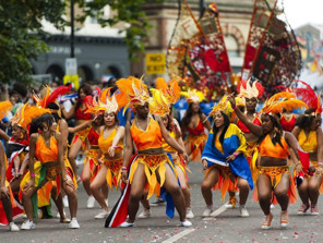 Londra sokakları renkleniyor: Notting Hill Karnavalı 60. yılını kutlamaya hazırlanıyor