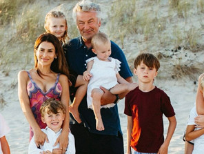 Eşine şaka yollu seslendi: Gel bir bebek daha yapalım