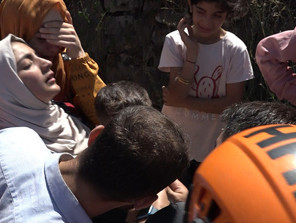 Kayıp Emir bulundu Anne sevinçten bayıldı
