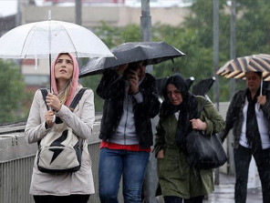 SON DAKİKA HAVA DURUMU TAHMİNLERİ İL İL | Yarın (26 Eylül) hava nasıl olacak Hafta sonu İstanbulda yağmur var mı Meteorolojiden birçok ile kuvvetli sağanak uyarısı