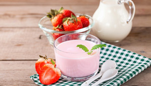 Çilekli kefir tatlısı tarifi