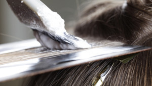 Saç boyatmak orucu bozar mı Saç boyayınca oruç bozulur mu Diyanet açıkladı