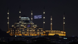 Tüm yurtta Kadir Gecesi dualarla idrak edildi