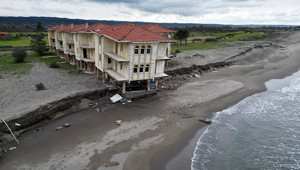 Denizdeki değişimden sonra villalar çöktü