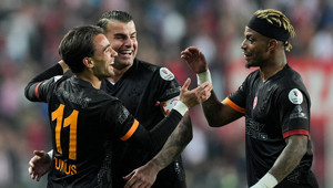 Lider Galatasaray, Antalyaspor maçında şampiyonluğunu ilan etmek için mücadele verecek