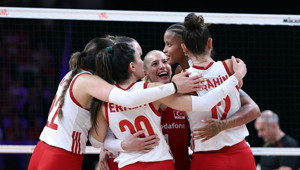 Canlı: Türkiye Fransa voleybol (Filenin Sultanlarının VNL maçı)
