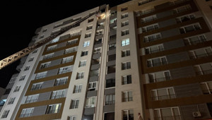 Kayseri’de feci olay 13. katta yangın çıktı, balkondan düşen ev sahibi hayatını kaybetti