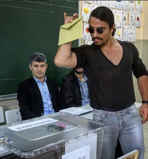 Fransada ilk sonuçlar geldi: Paris karıştı