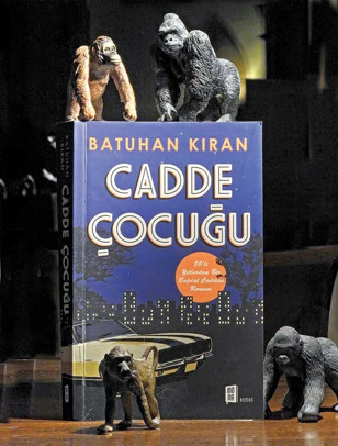 ‘Cadde’de piyasaya çıkılan, araba çalınan günlerin romanını yazdı