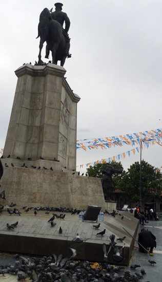 Tabelada spor alanı gerçekte (oto) park alanı