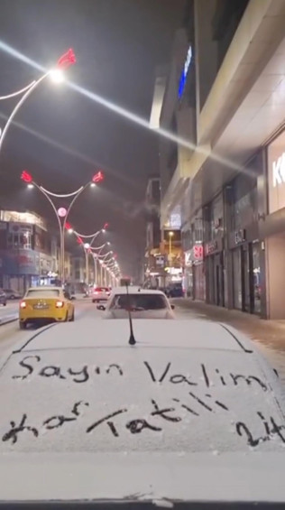 Erzincanda kar tatili isteyen öğrencilere Vali Aydoğdudan yanıt