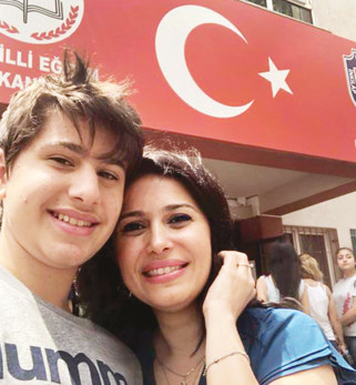 Oğlunu kurtarmak için arı kovanından mucize yarattı