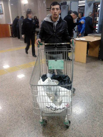 Mahkemenin verdiği 1200 liralık cezayı, davacıya kızıp 5 kuruşlarla ödemek istedi