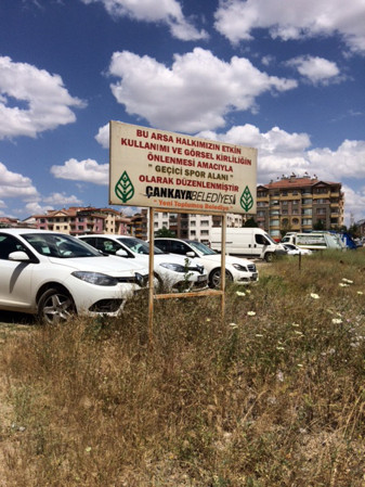 Tabelada spor alanı gerçekte (oto) park alanı