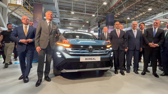 Yeni Renault banttan indi! Bakan Kacır yakından inceledi