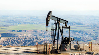 Petrolde arz endişesi fiyatları baskılıyor