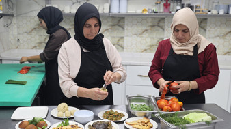 Hayali gerçek oldu! Yer sofrasından 300 kişilik restorana