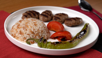 Yanında pilavla 10 numara: Izgara köfte