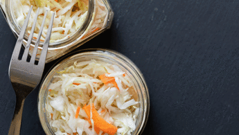 Kütür kütür oluyor hiç yumuşamıyor: Ekşisiyle tuzuyla tam kararında lahana turşusu nasıl yapılır