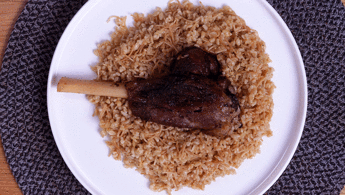 Fırında kuzu incik ve bulgur pilavı tarifi (Videolu)