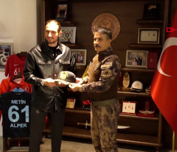 Trabzon Emniyet Müdürü Alper, Yusuf Yazıcı'yı maç oynamaya davet etti