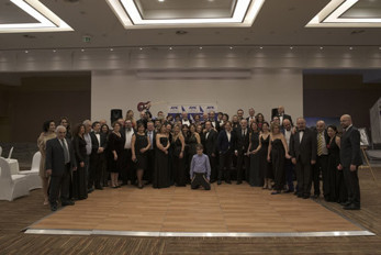 Dünyaya yelken açtı