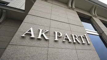 İzmir'de muhalefet partilerinden 500 kişi AK Parti'ye geçti