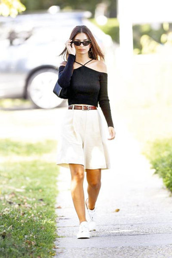 Şortlar plajdan şehre indi