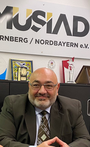 Hayat Bakım Huzurevi’ne plaket