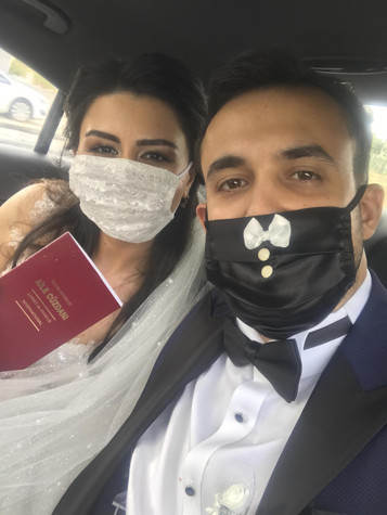 Gelin ve damatlara yeni aksesuar ‘maske’