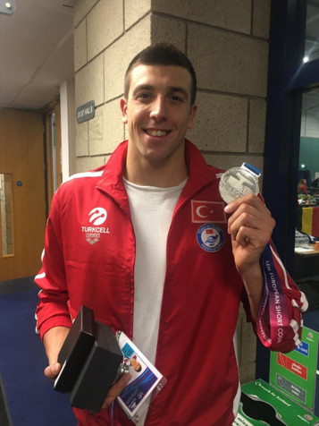 Gururla ve coşkuyla