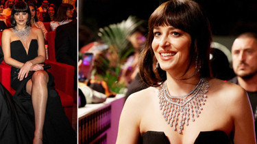 Yakışıyor ki giyiyorum demişti... Yine çizgisini bozmadı