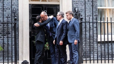 Zelenskiy’den E3 ülkeleriyle görüşme sonrası açıklama: Barış için küçük bir ilerleme var