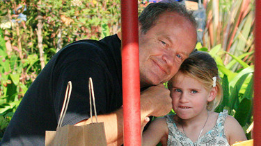 70 yaşında 8’inci çocuğunu kucağına aldı… ‘Gençliğimde babalığı pek beceremedim, bu şimdi anlıyorum’