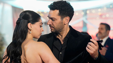 Reytingler aşka şahit oldu Benimle evlen Zeynep