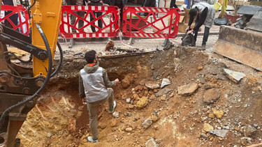 Altyapı çalışmasındaki kazıda bulundu Hemen polisi aradılar, çalışmalar durduruldu