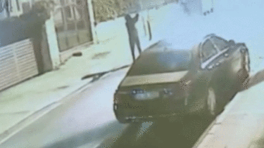 Beşiktaşta 18 aracı kundaklamışlardı Detaylar şüphelinin kırmaya çalıştığı telefonundan çıktı