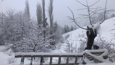 Bahar yerini kışa bıraktı Nisan ayında 4 metre karla mücadele... Birçok il beyaza büründü